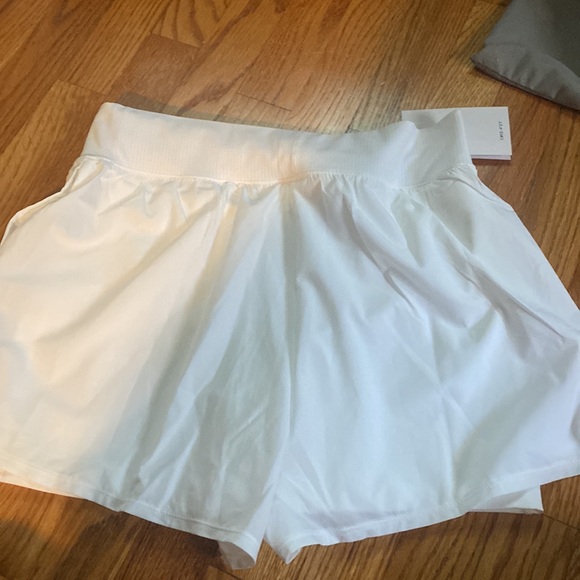 White Nike Womens shorts size medium - Picture 4 of 5